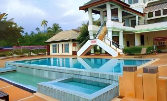 Khanom Golden Beach Hotel