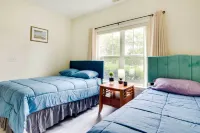 Porch & Community Perks: Walkable Lewes Condo - balcony