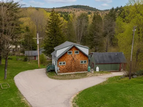 Chalet • Jacuzzi Tub • Nordic Village Pools • Sleeps 7 • Near Storyland & Skiing