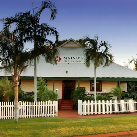 Moonlight Bay Suites