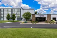 Spark by Hilton Akron Fairlawn - parking
