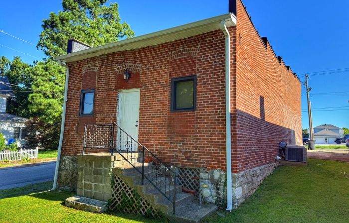 Stunning 2 Bedroom in Town, Close to Shawnee National Forest