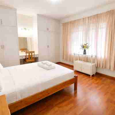 Stylish 1-bed Opposite Queens Park Savannah Rooms
