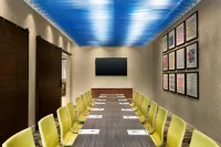 Holiday Inn Express & Suites ACWORTH - KENNESAW NORTHWEST by IHG - parking