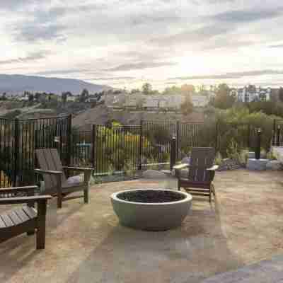 Brand New 2BR - 2 King Beds Pool Gym Hotel Exterior