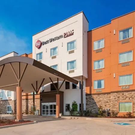 Del-Mar Airport Inn & Suites