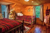 Summer Outdoor Retreat! Cozy Cabin on 5 Acres on Ausable River - Wifi