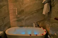 Harir Palace Hotel - Hot Tub