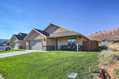Mountain-View Moab Home w/ Pool & Hot Tub Access! - Homestays