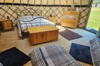 Yurt Sleeps 5 - Dogs Welcome - Bbq - 2-Star