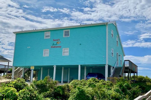 Upscale Oceanfront, with Panoramic Views - 3 estrellas
