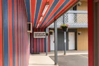 Travelodge by Wyndam Chetwynd - parking