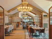Fairmont Cheshire The Mere - parking