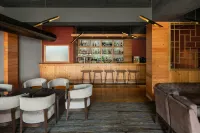 The Fern Surya Resort Dharampur, 卡薩利山, 萬豪系列 - 酒吧