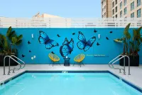 Renaissance Los Angeles Airport Hotel - Romantic