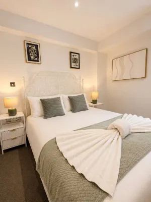Central Cardiff Apartment - 2 Beds, 2 Baths & Private Balcony - 3-Star