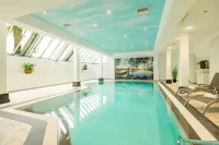 โรงแรมเบสท์เวสเทิร์นพลัส อัม ชลอสแบร์ก - ที่มีสระว่ายน้ำ