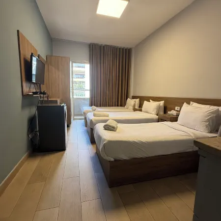 Weekend Hotel