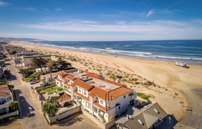 Strandcastle Beach House - Oceanfront! - You're right on the sand!