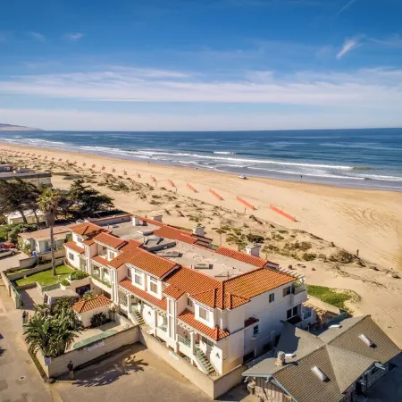 Strandcastle Beach House - Oceanfront! - You're right on the sand!