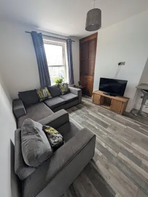 1 Bed Georgian Apartment - Garden - Pets Welcome - 2-Star