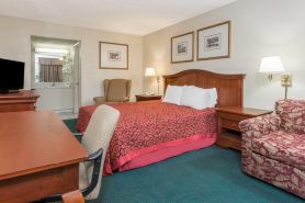 Days Inn & Suites by Wyndham Dayton North