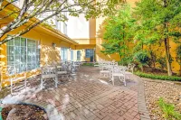 La Quinta Inn & Suites by Wyndham San Antonio Airport