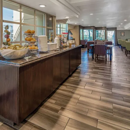 La Quinta Inn & Suites by Wyndham Anaheim