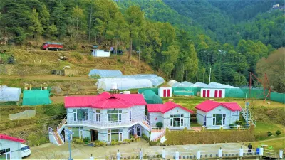Village Live In Resort, Chail Hotel dekat NOMADS
