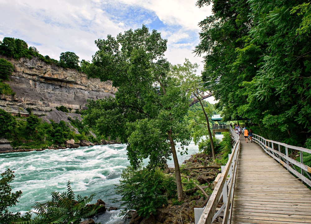 Crowne Plaza Niagara Falls Fallsview, an Ihg Hotel