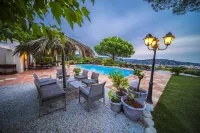 Villa with Spa, Pool and View of St Tropez's Gulf - Boutique