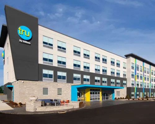 Tru by Hilton Sharonville Cincinnati Hotels in Sharonville