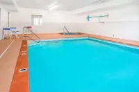 Microtel Inn & Suites by Wyndham Lincoln - Pools