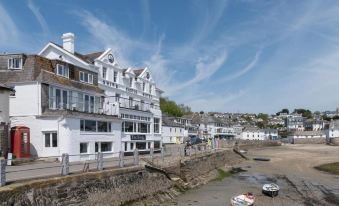 Ship and Castle Hotel