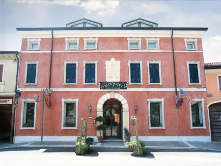 Hotel Il Chiostro Отели в г. Изола-делла-Скала