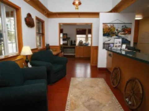 Sisters Inn & Suites Hotels in Sisters