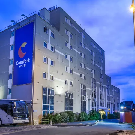 Comfort Hotel Paris Porte d'Ivry Отели рядом с достопримечательностью «Валь-де-Сен»
