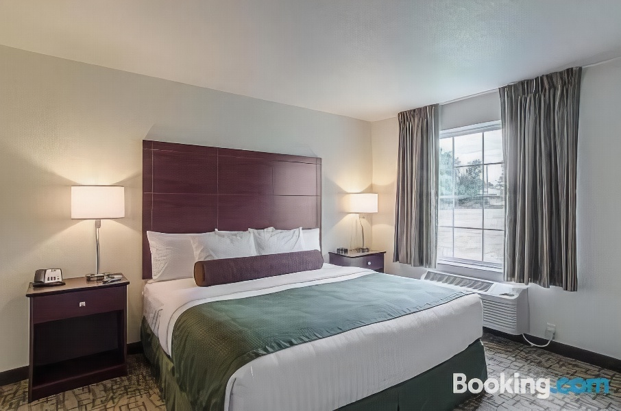 Cobblestone Inn & Suites - Guernsey