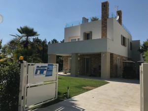 Beautiful Modern Villa in Isola Albarella