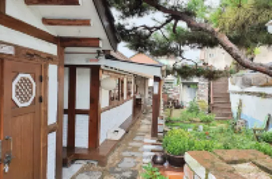 Jeonju Geurieunjip Hanok Stay Hôtels à proximité de : Cathédrale Jeondong