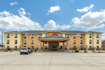 Comfort Inn & Suites Cedar Rapids North - Collins Road Hotels near Iowa Masonic Library and Museums