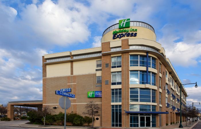 Holiday Inn Express & Suites SAN ANTONIO RIVERCENTER AREA by IHG
