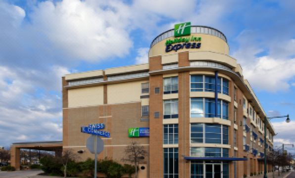 Holiday Inn Express & Suites SAN ANTONIO RIVERCENTER AREA by IHG
