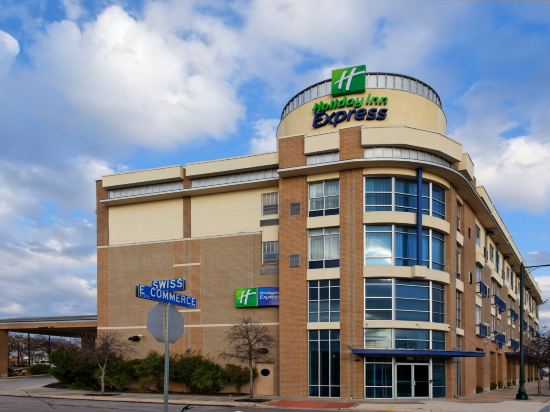 Holiday Inn Express & Suites SAN ANTONIO RIVERCENTER AREA by IHG