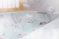 Shanmuju Private Hot Spring Elegant Residence (Taibai Mountain Tourist Area Bus Station) - 온천