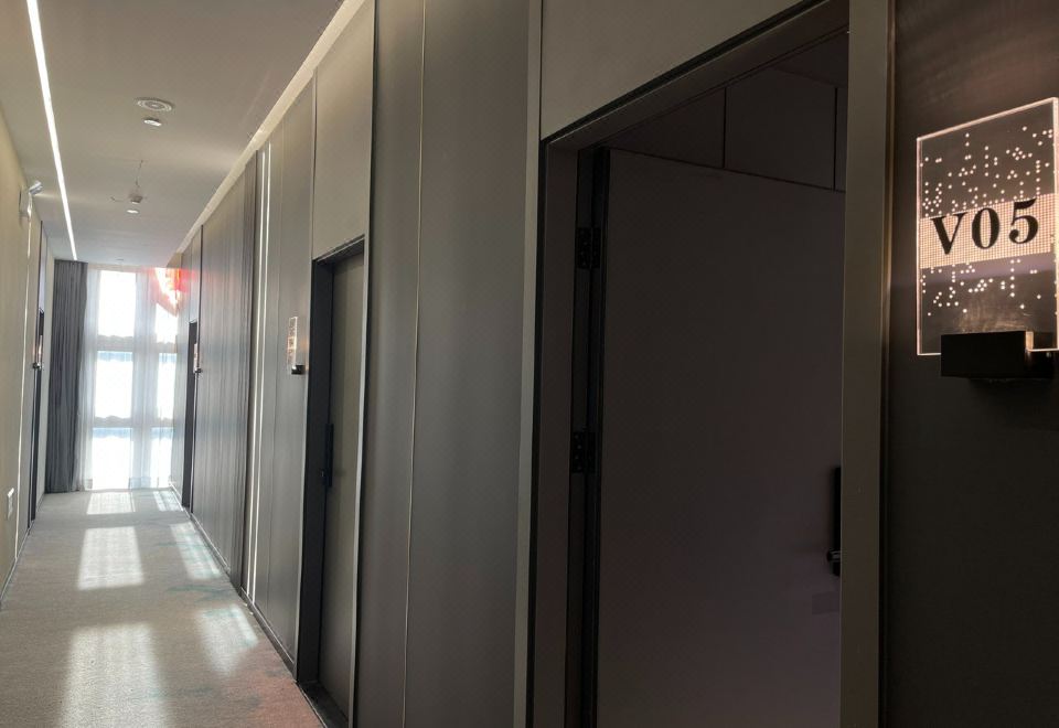 Peak Top E-sports Hotel