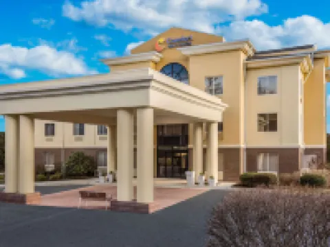 Comfort Inn & Suites Hotels in Transylvania County