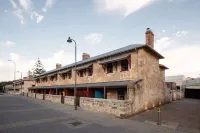 Warders Hotel by Garde