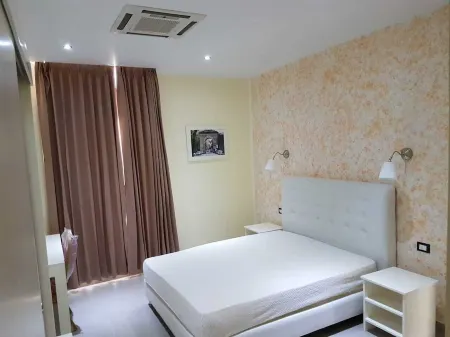 Apartahotel Isabelita Отели рядом с достопримечательностью «Маяк Колумба»