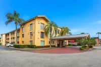 La Quinta Inn by Wyndham Miami Airport North Hotels near Church Of The Epiphany